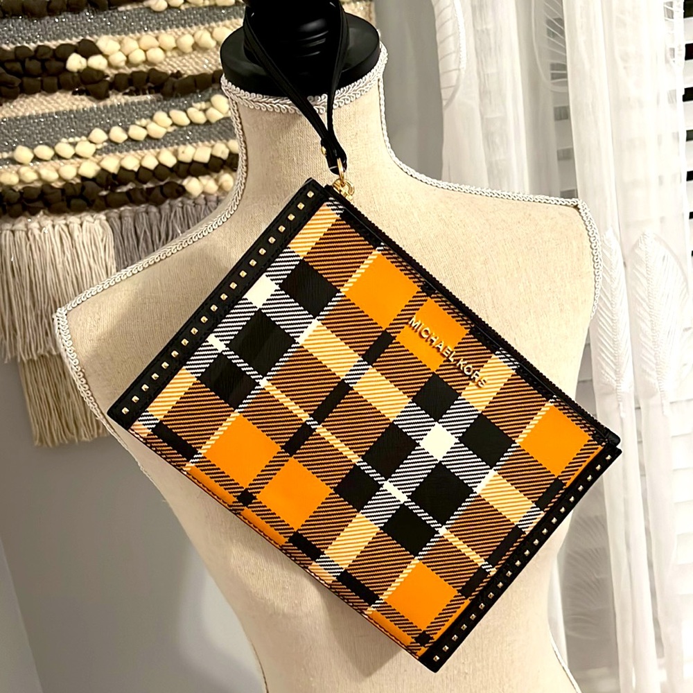 Michael kors wristlet bag